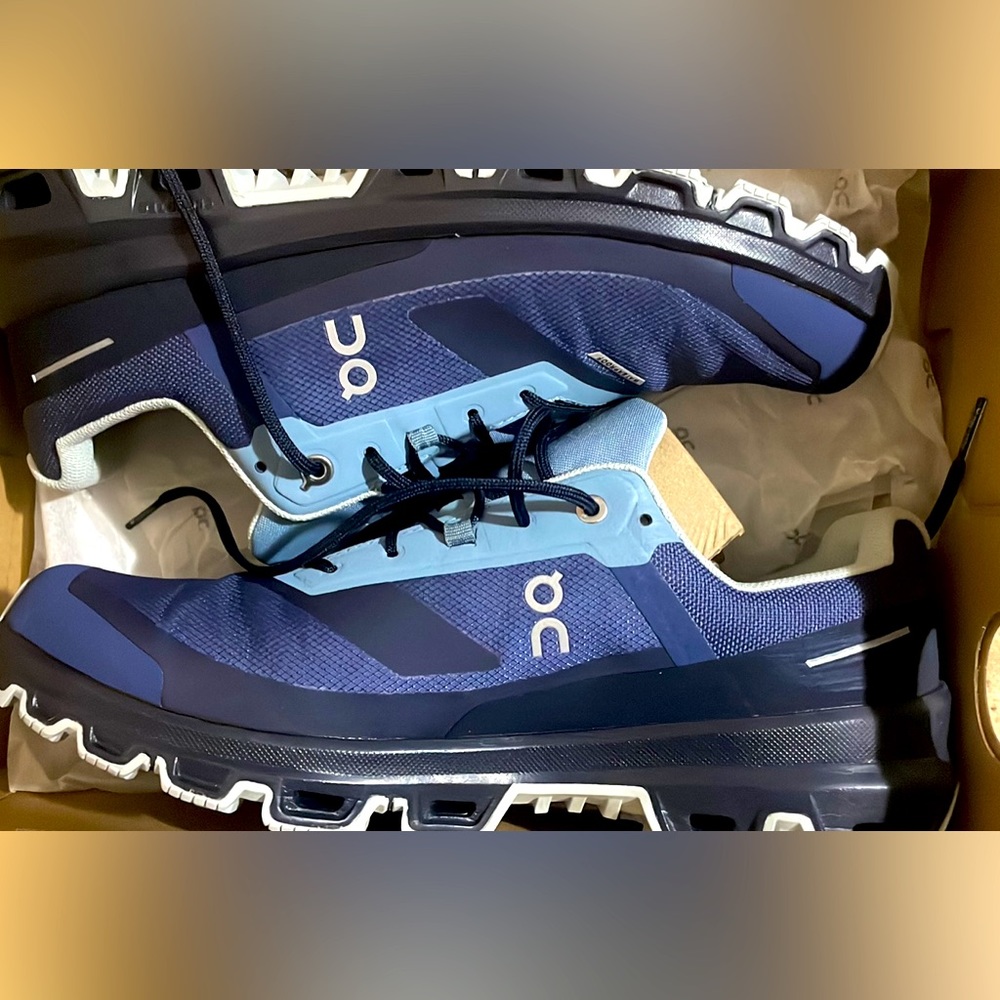 Mens Swiss engineering on cloud running shoes